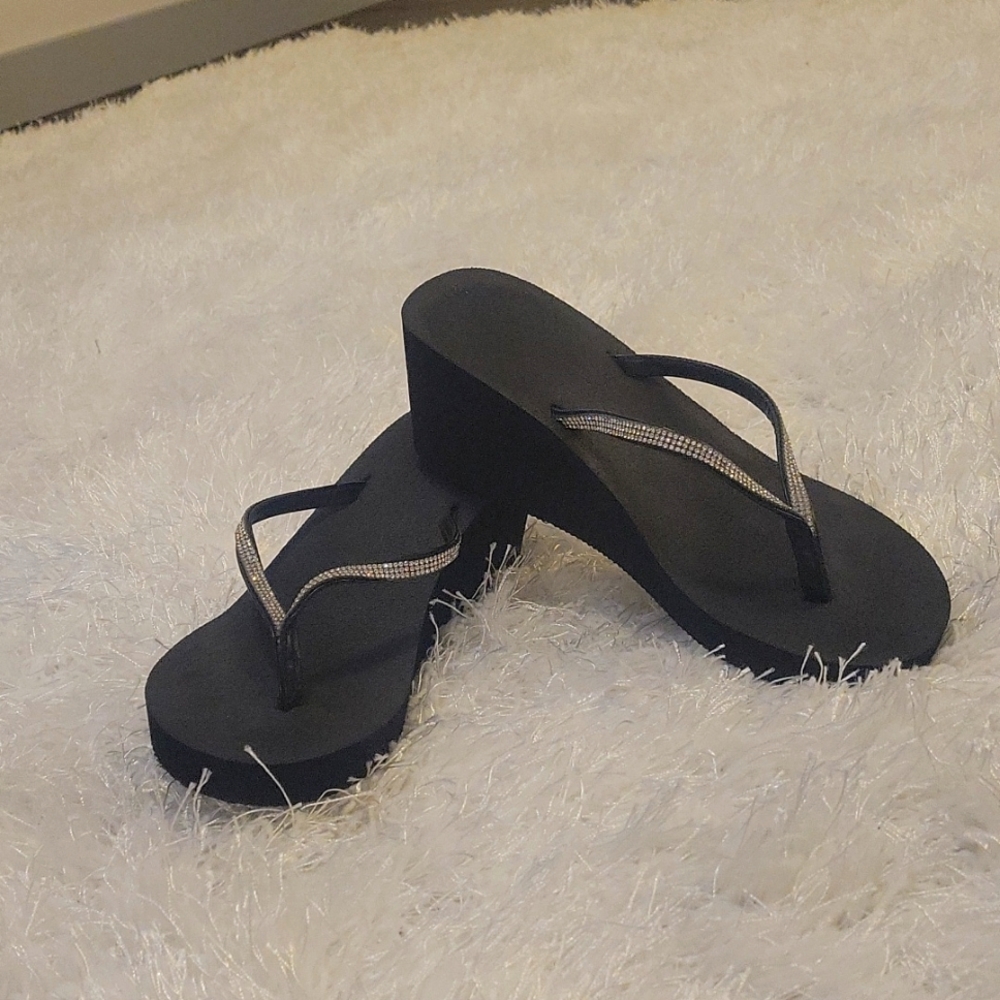 Black with glimmer, platform flip flops